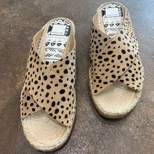 Calf hair leopard print slide